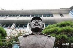 白善烨在韩国名声,韩国演艺界的璀璨明星