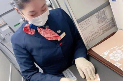 空乘小姐姐送祝福语,传递旅途中的温暖时刻